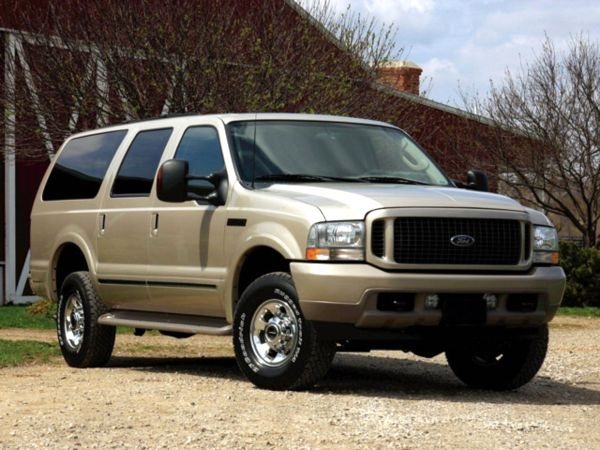 Автомобиль Ford Excursion - самый большой и мощный