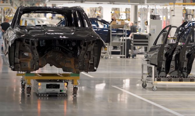 Бестселлеры авто — в Подмосковье. Как работает завод Mercedes спустя год после открытия | Изображение 3