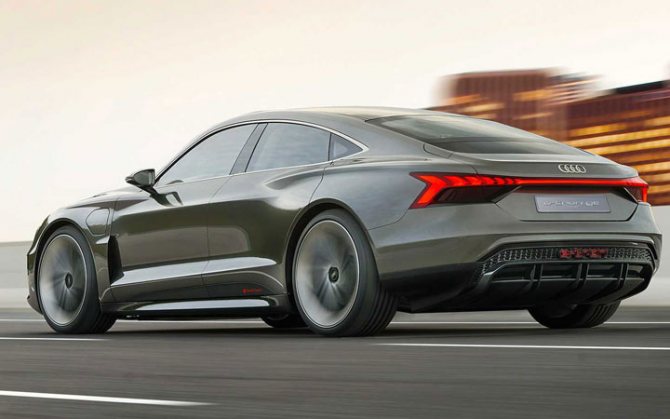 Новый Audi E-Tron GT 2020-2021 года