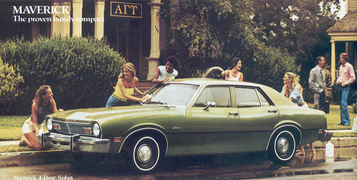 Семейный 4-х дверный Ford-Maverick sedan 1976 года